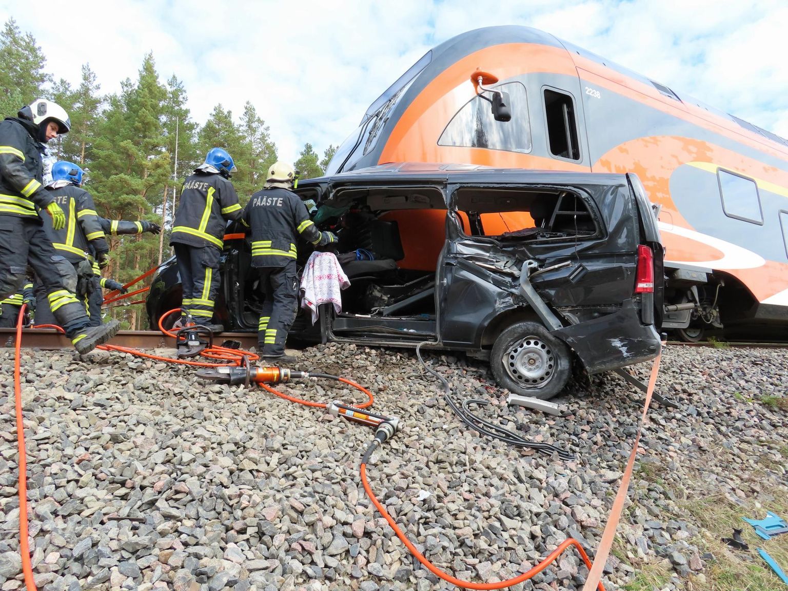 Kiirreageerijad sõitsid Setomaal rongi ette.
