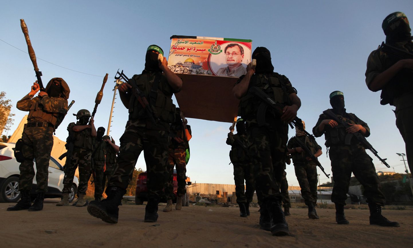 Äärmusrühmituse Hamas sõjalise tiiva Ezzedine al-Qassami brigaadide võitlejad.