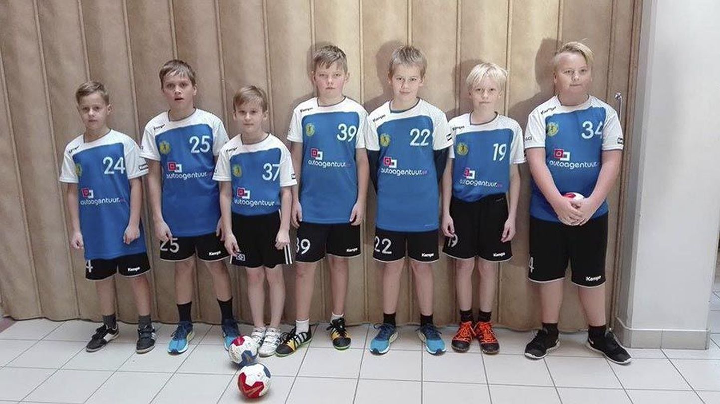 Viljandi spordikooli 2006. aastal sündinud poiste koosseis teenis laupäeval kodusaalis peetud miniliiga etapil võidu.
