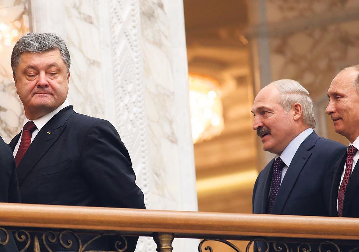 Kui pilk võiks tappa. Ülbelt-üleolevalt muigav Vladimir Putin ja ilmselgelt häiritud Petro Porošenko Minskis.