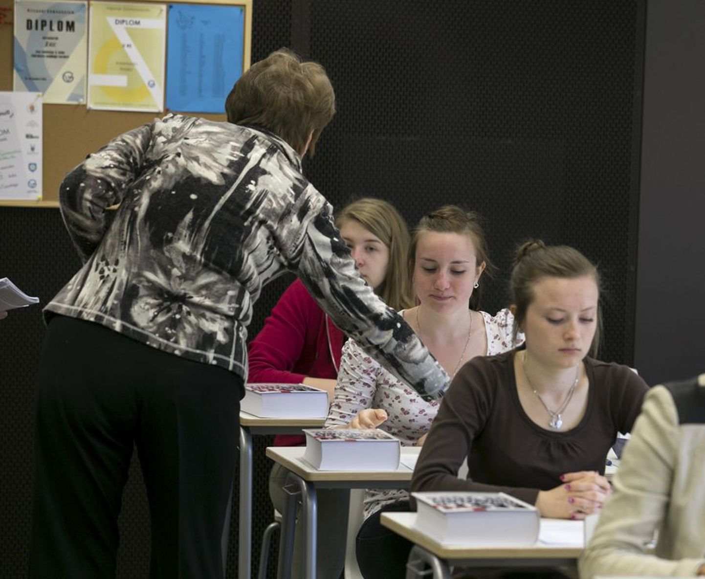 Viljandi gümnaasiumis sooritas kevadel eesti keele eksami 135 noort ning kui nende tulemused kokku arvutati ja sealt keskmine võeti, selgus, et sellega on kool Eestis 36. kohal.