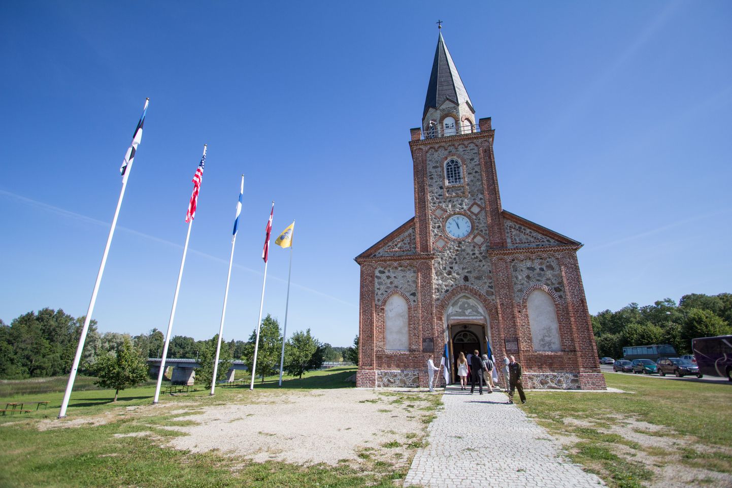 Pärnumaalt jõudis Eesti 100 aarde leidmiseks korraldatud rahvahääletusel kõige kõrgemale kohale Toris asuv Eesti sõjameeste mälestuskirik.