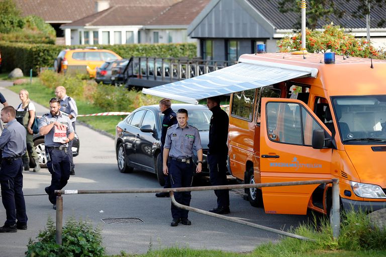 Päästetöötajad Walli kehaosi otsimas. Foto: SCANPIX DENMARK/REUTERS/Scanpix