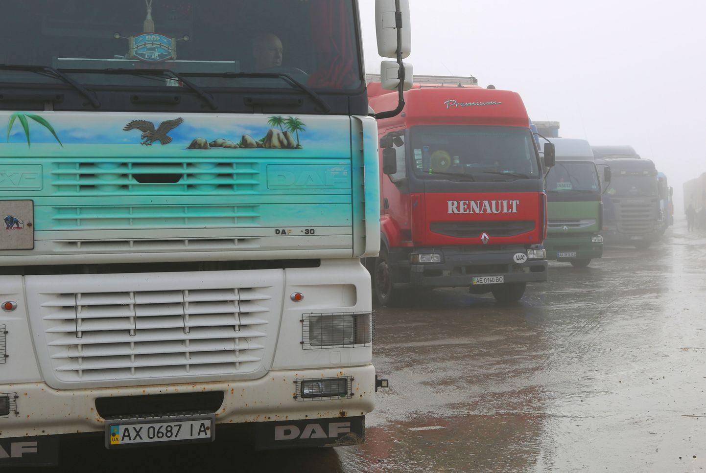 Ukraina veokid Nehhotejevka piiripunktis Vene-Ukraina piiril.