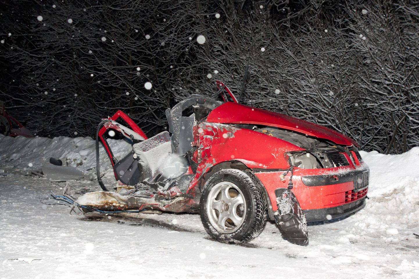 Tallinna ringteel sõiduauto ja kaubiku kokkupõrke põhjustas sõiduauto otsasõit metskitsele.