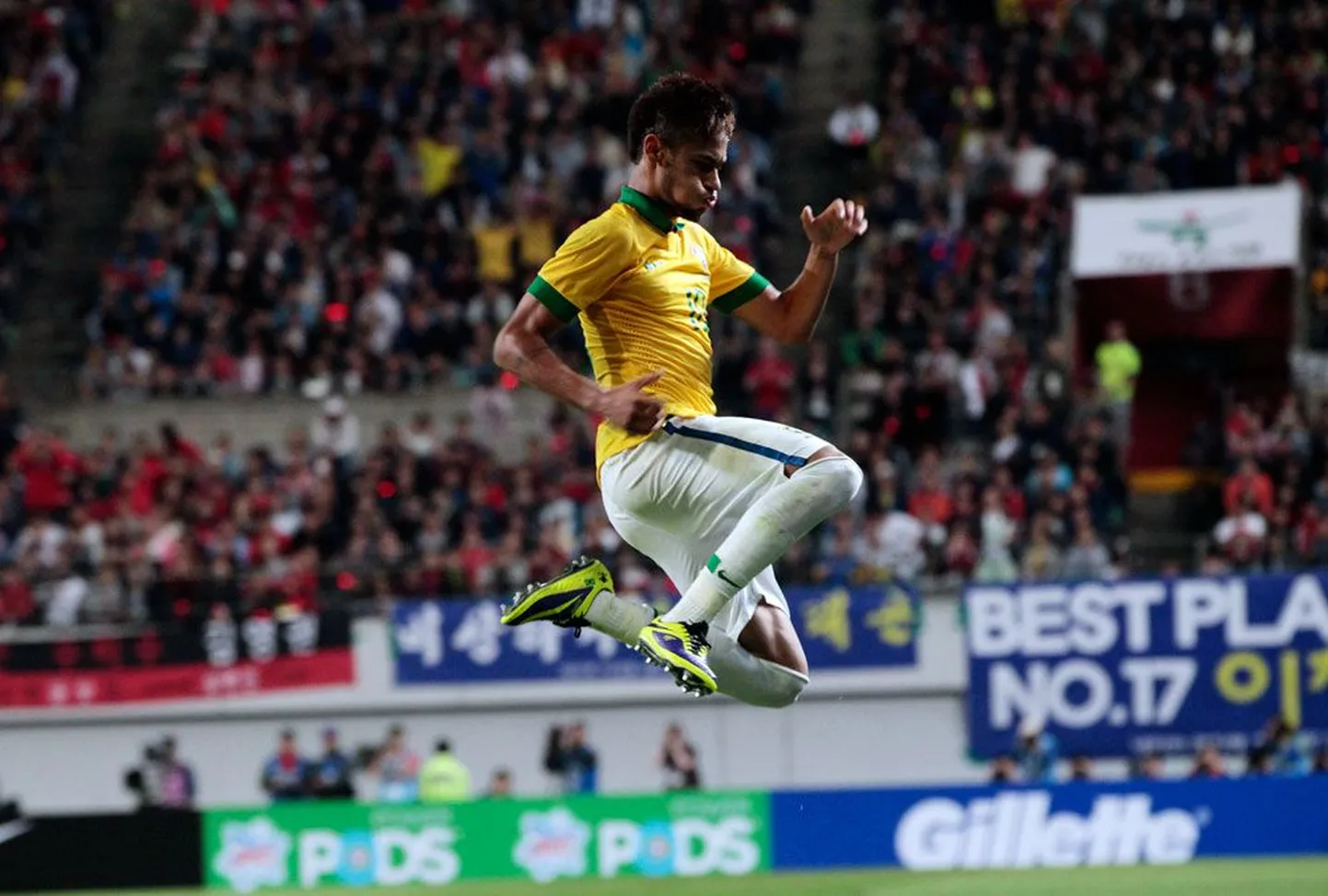 Brasiillased on MMi eel pannud suured lootused oma noorele ründestaarile Neymarile.