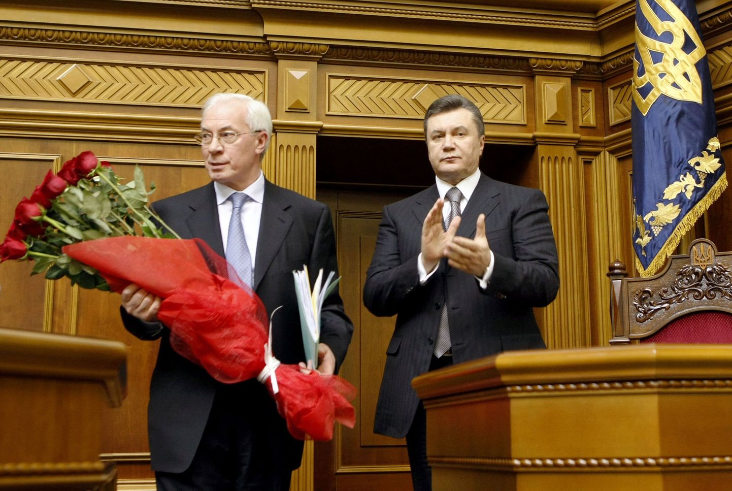 Ukraina president Viktor Janukovõtš (paremal) koos uue peaministri Mõkola Azaroviga.