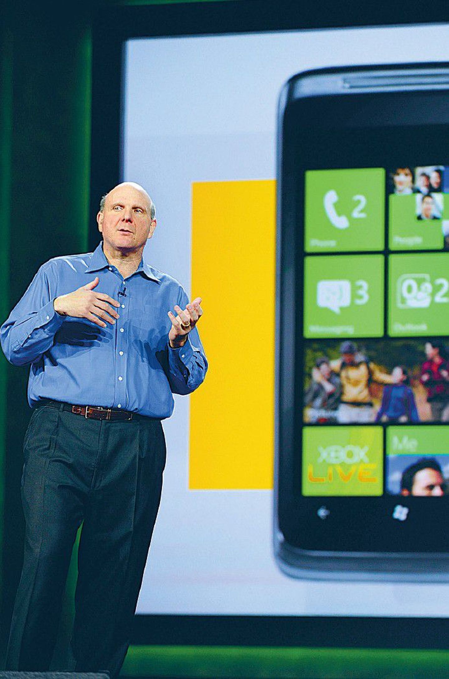 Microsofti juht Steve Ballmer jaanuari algul Las Vegases Windows Phone 7 tutvustamas.