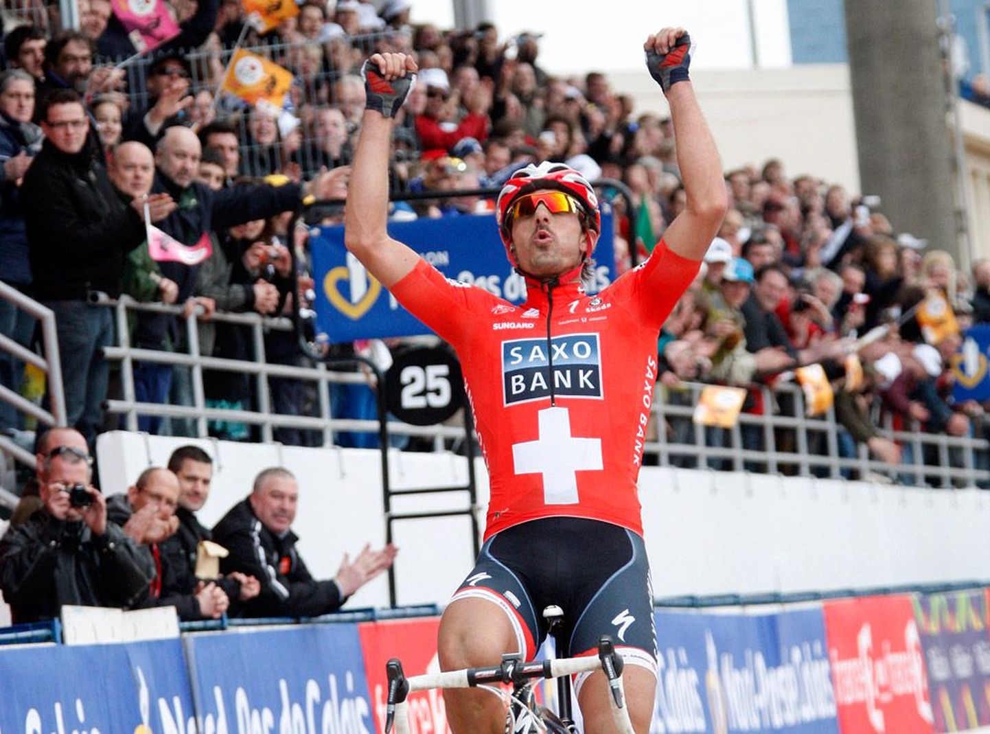 Tänavusel Flandria ning Pariisi–Roubaix’ ühepäevasõitudel imelisi sõite näidanud šveitslane Fabian Cancellara tekitas itaallastes arvamuse, justkui kasutaks ta motoriseeritud jalgratast. Mees ise lükkas need arvamused kategooriliselt ümber.