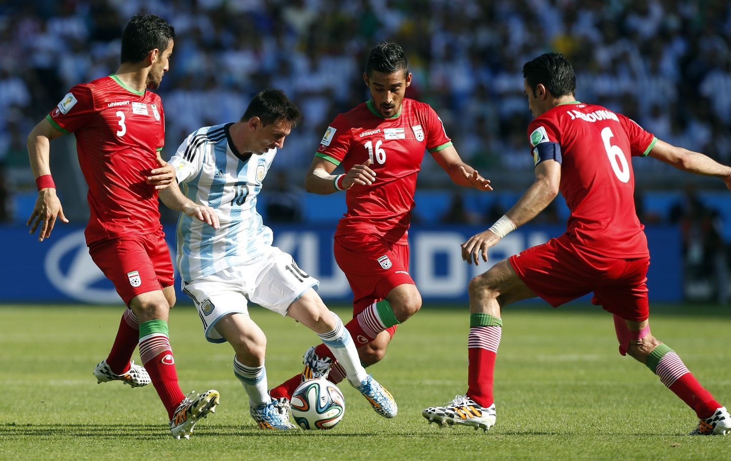 Месси во время матча Аргентина - Иран.