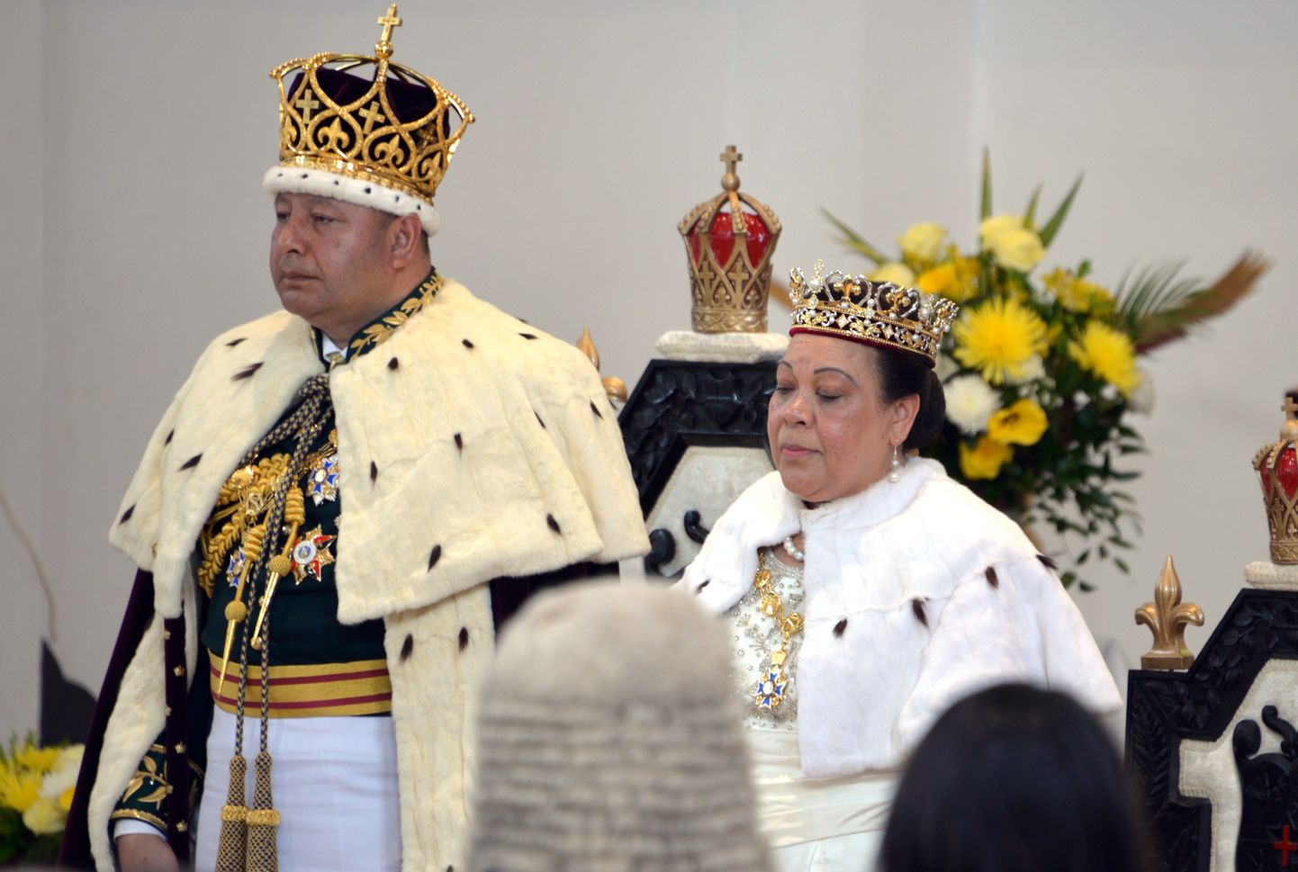 Kuningas Tupou VI (vasakul) ja kuninganna  Nanasipau'u