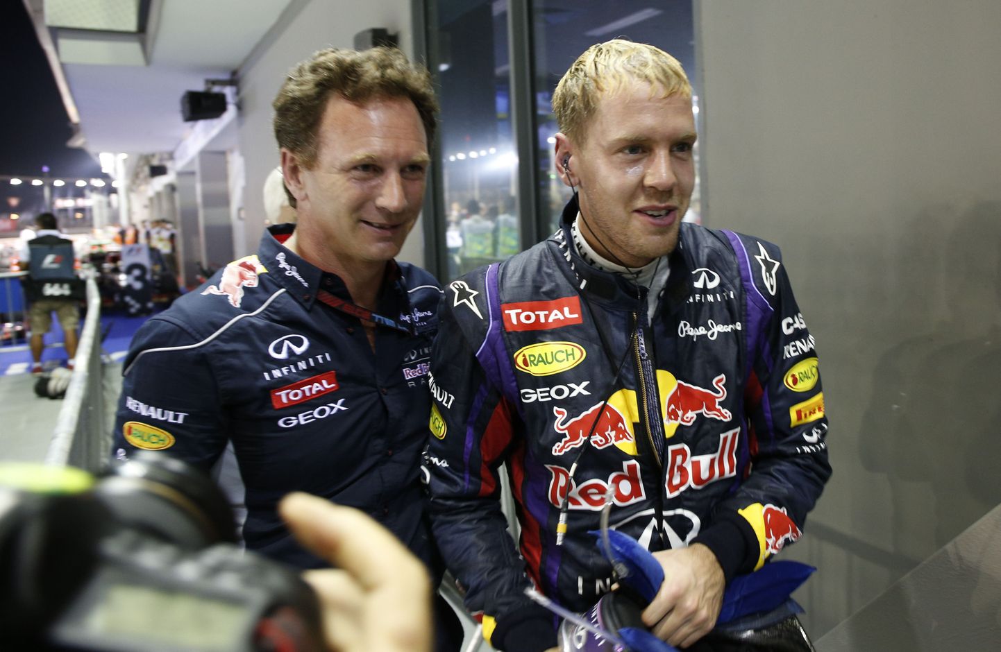 Red Bull esisõitja Sebastian Vettel koos meeskonna bossi Christian Horneriga