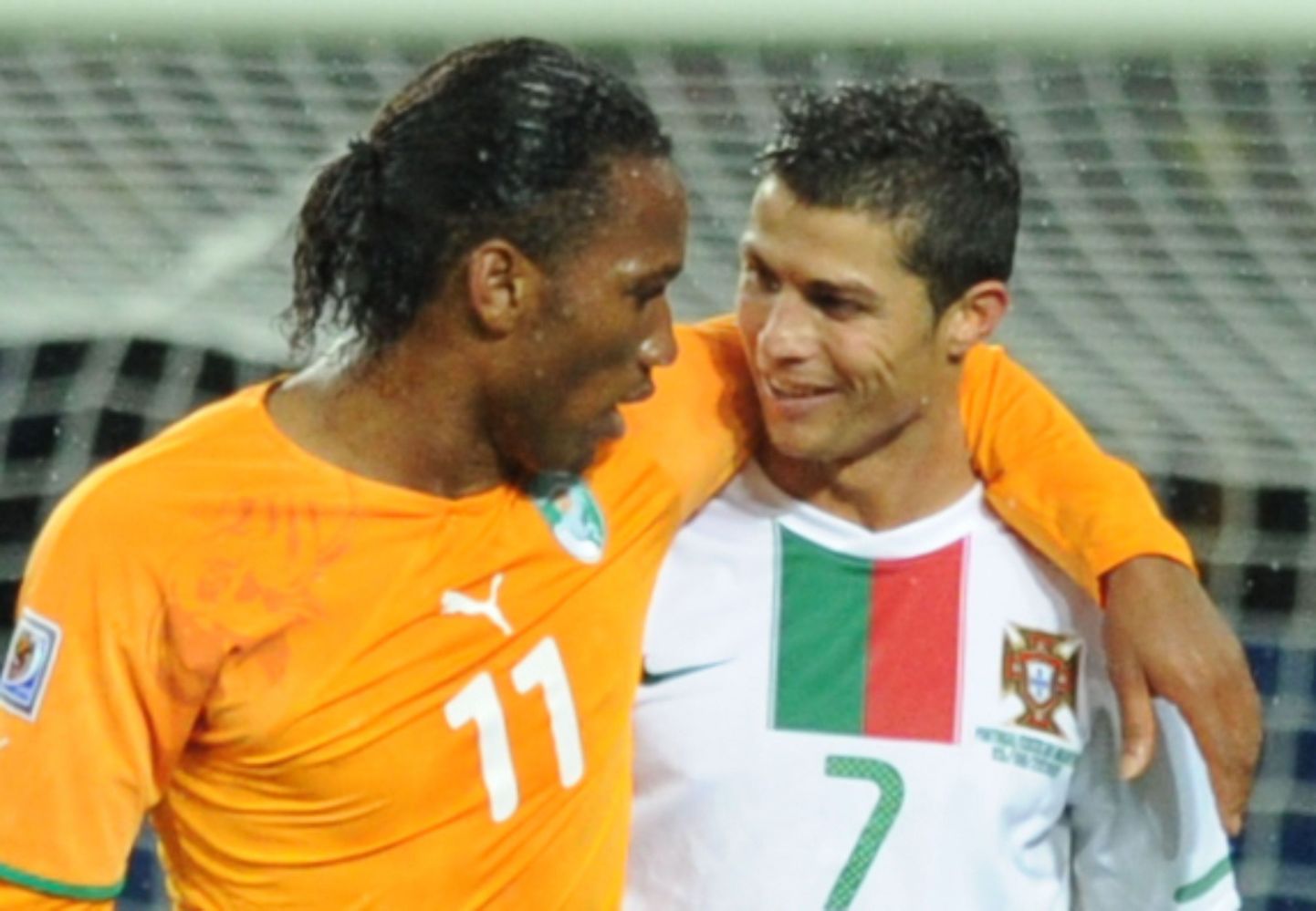 Didier Drogba (vasakul) ja Cristiano Ronaldo