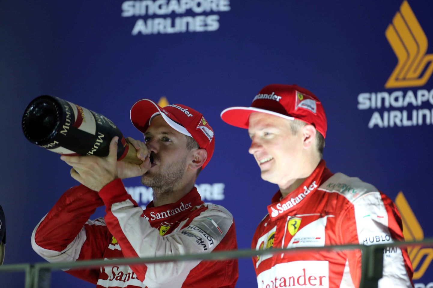 Sebastian Vettelil (vasakul) ja Kimi Räikkönenil on pühapäeval raskem poodiumile šampanjat jooma pääseda.