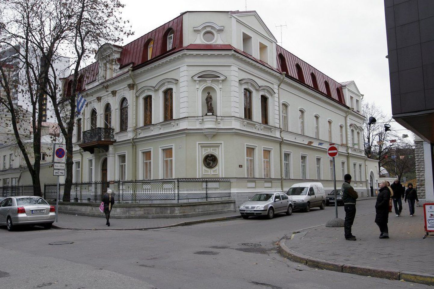 Tallinna volikogu hoone Vana-Viru tänaval.