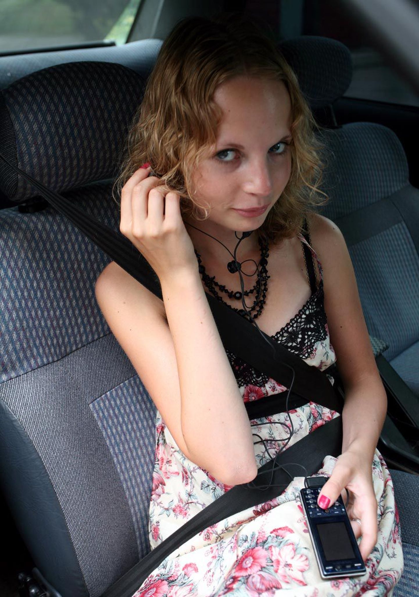 Pikalevenivaid autosõite saab huvitavamaks muuta klappidega telefonist audioraamatut kuulates.