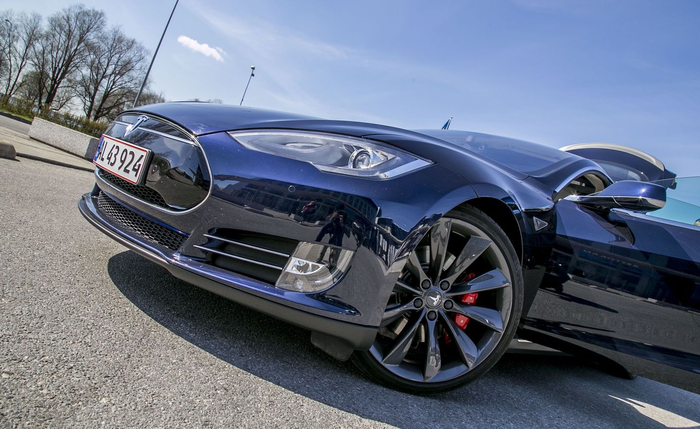 Rallimees Margus Murakas testis Tallinncity jaoks Tesla elektriautot.