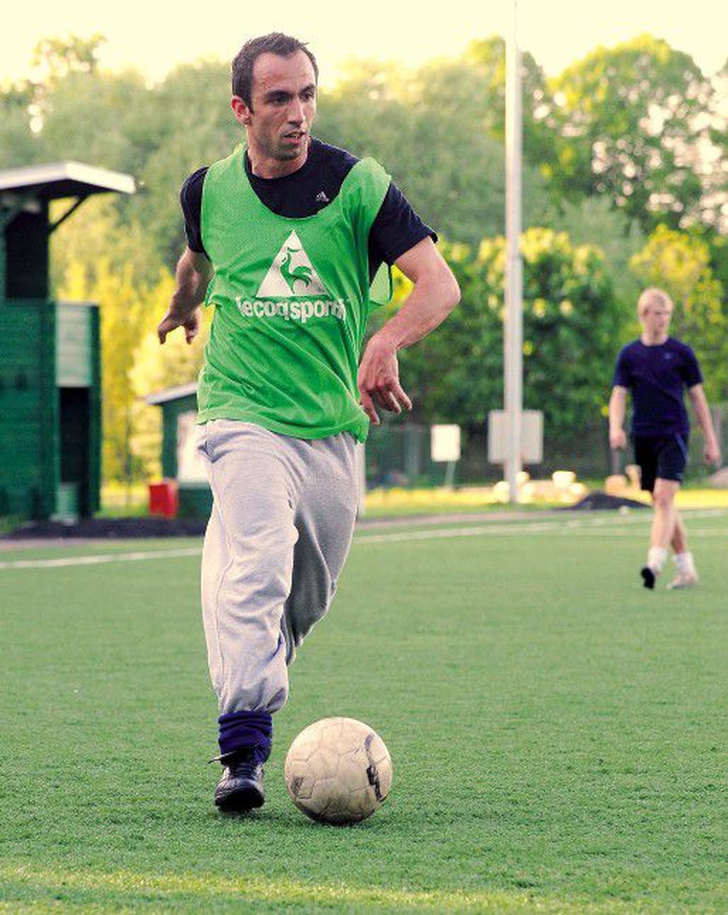 Тиаго Вентуро Лоурейро, приехав в Эстонию, сразу стал посещать тренировки по футболу, потому что это, по его словам, лучший способ найти новых друзей.