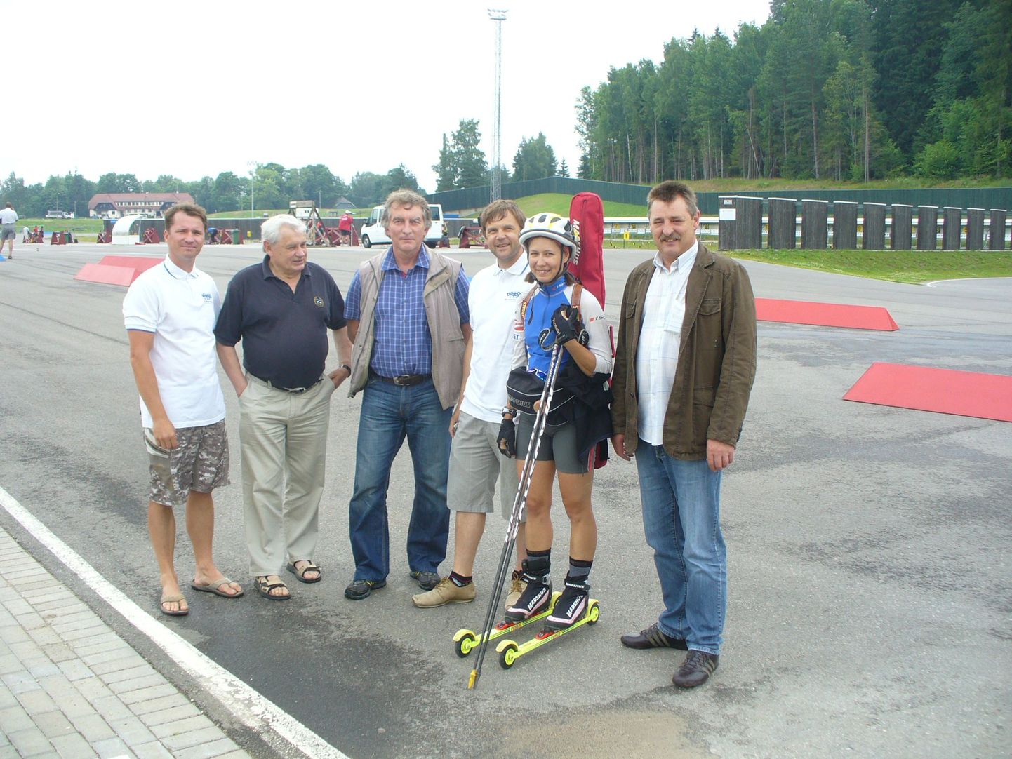Franz Berger (paremal), Eveli Saue, Aivar Nigol, Pavel Levora, Kalju Valgus ja Kristjan Oja Tehvandi staadionil