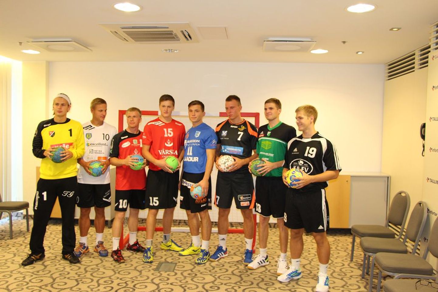 2014. aasta Eesti käsipalli meistriliigas teeb kaasa kaheksa meeskonda, kes tutvustasid end teisipäeval peetud pressikonverentsil.