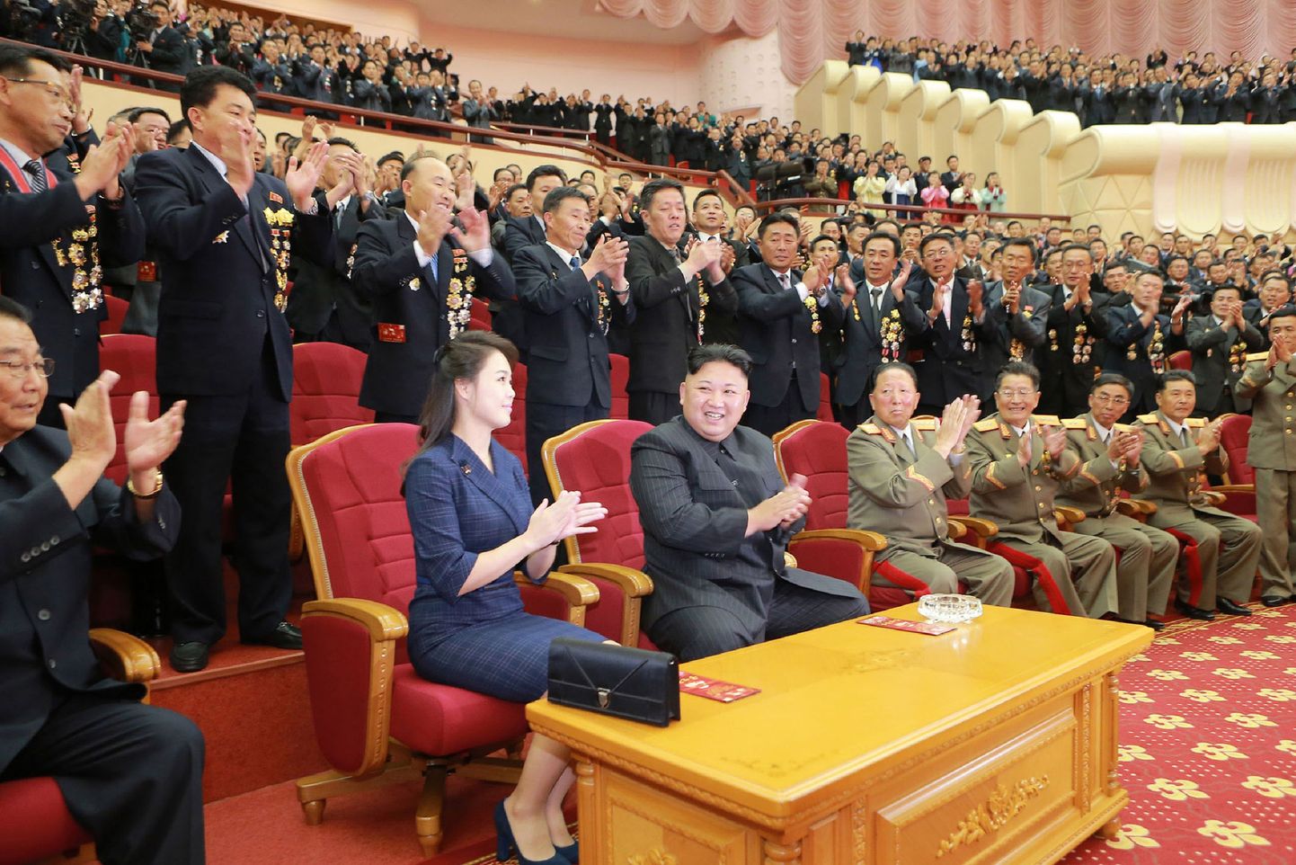 Kim Jong-un ja tema abikaasa Ri Sol-ju.