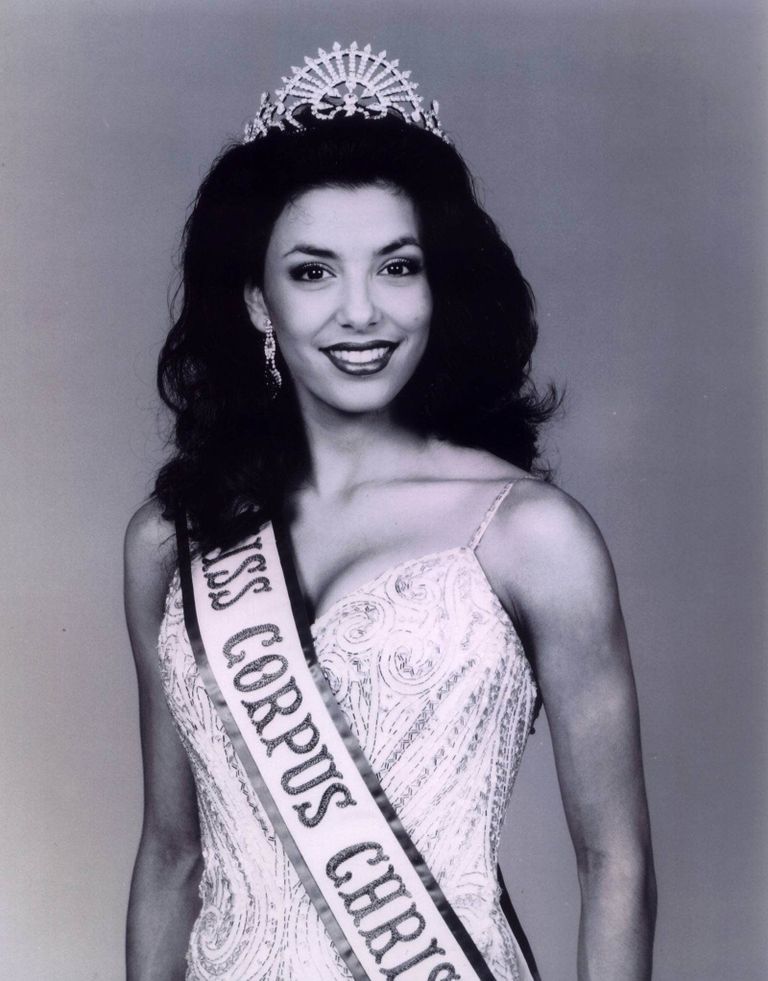 40-aastast Longoriat peetakse nüüd üheks kaunimaks naiseks maailmas. Ta ei avaldanud, millal tema «inetu pardipoja» aeg lõppes, kuid ilmselt ei juhtunud see väga hilja - Longoria sai 23-aastasena 1998. aasta märtsis Miss Corpus Christi tiitli. Foto: