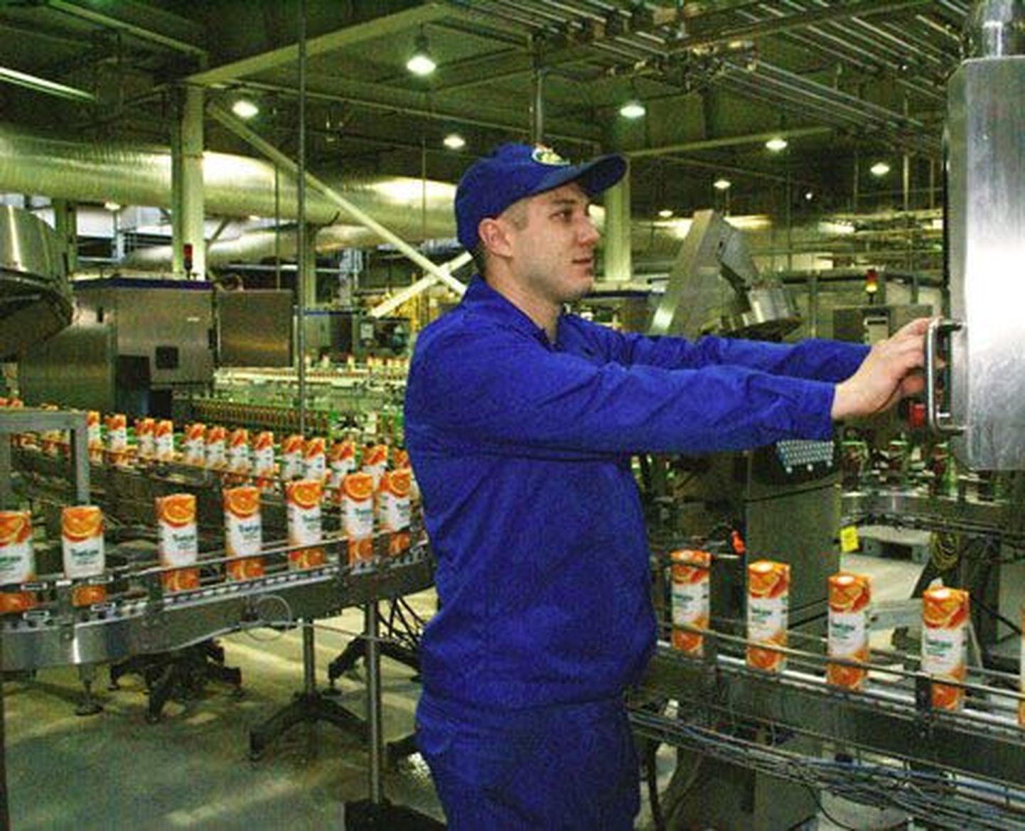 Mahla pakendamine Lebedjanski tehases, mille Pepsico ostis 2008. aastal.