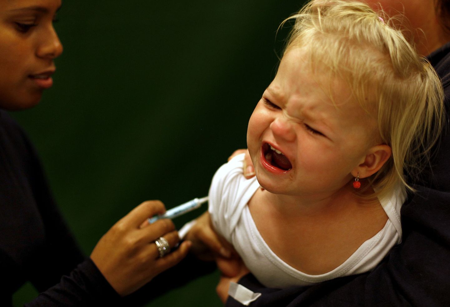 Praegu Eestis leviva A-gripi vastu aitab kõige paremini vaktsineerimine, olgugi et see võib esialgu olla lapse jaoks natuke hirmutav kogemus.