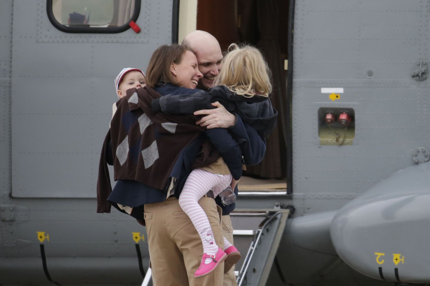 Nicolas Hénin koos perega pärast Islamiriigi käest vabanemist
