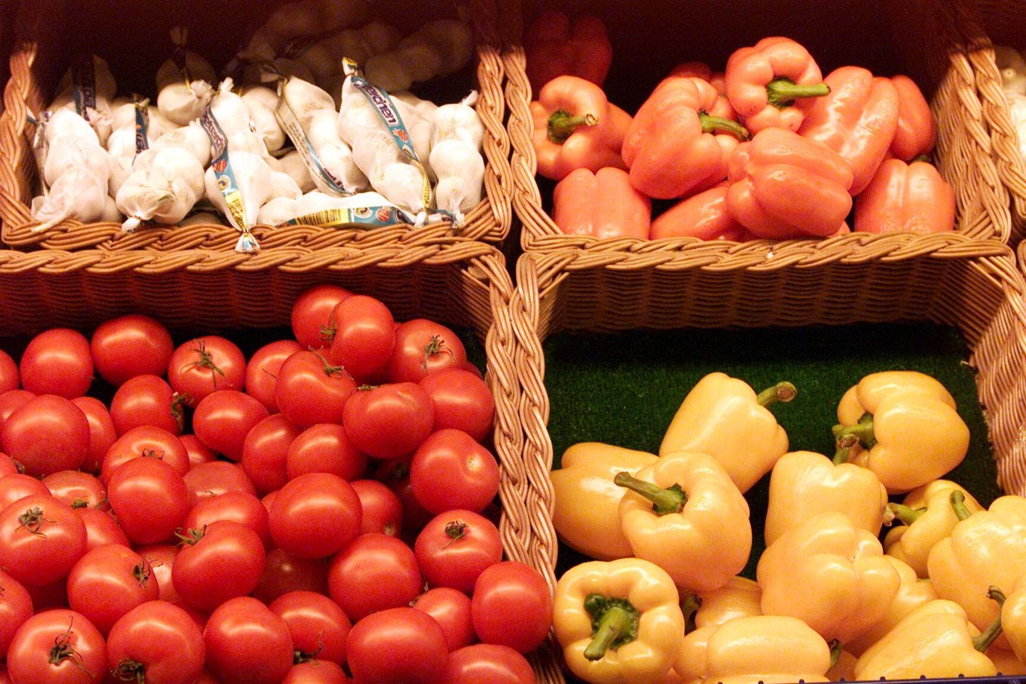 Punastes tomatites leidub palju kasulikke aineid.