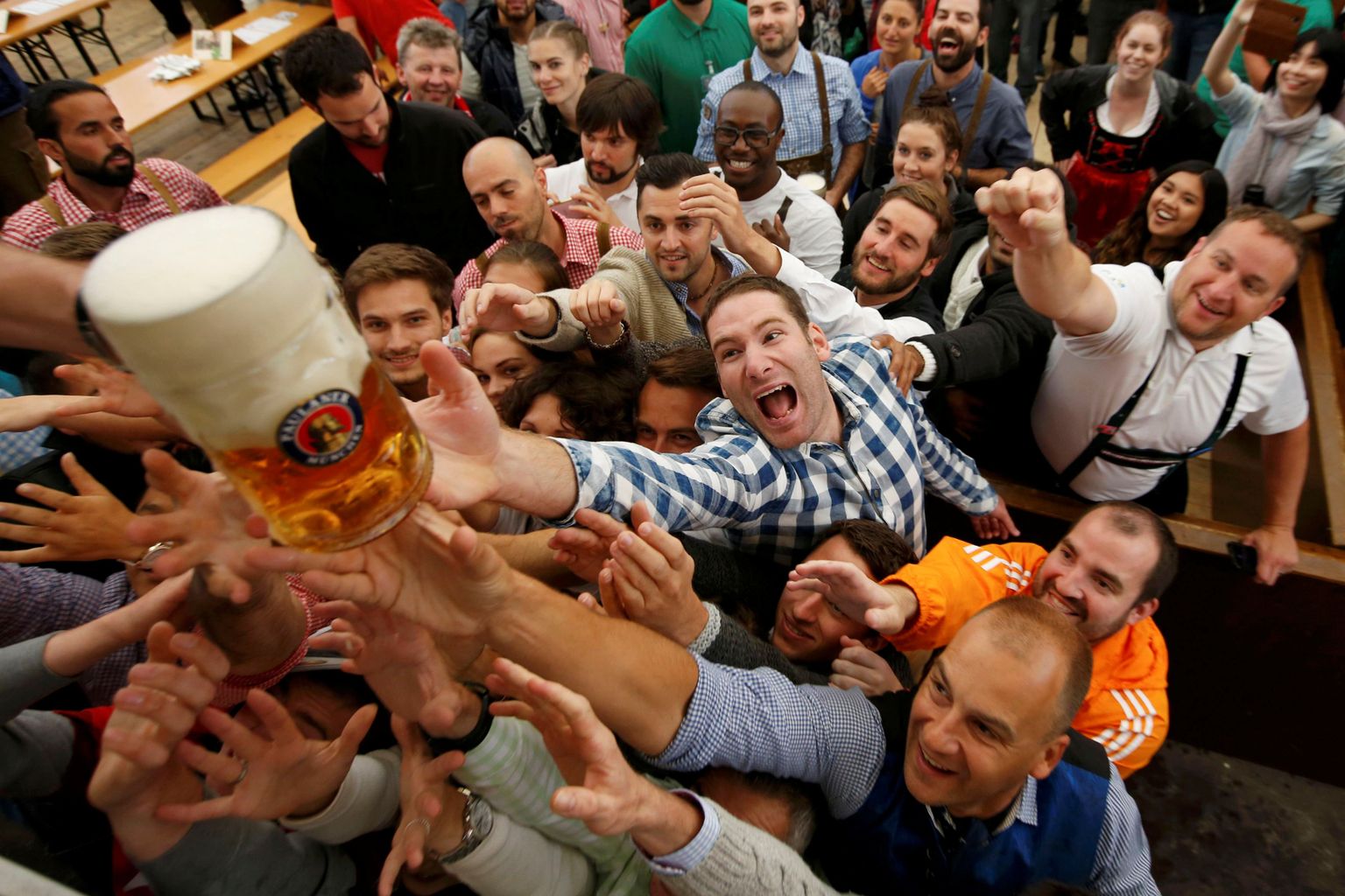 Oktoberfesti külastajad