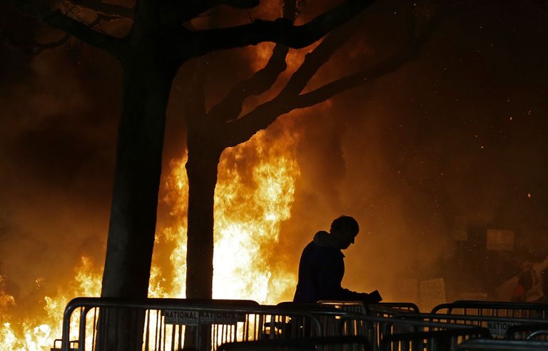 California ülikooli üliõpilaste protesti tõttu jäi Breitbarti peatoimetaja Milo Yiannopoulose esinemine ära
