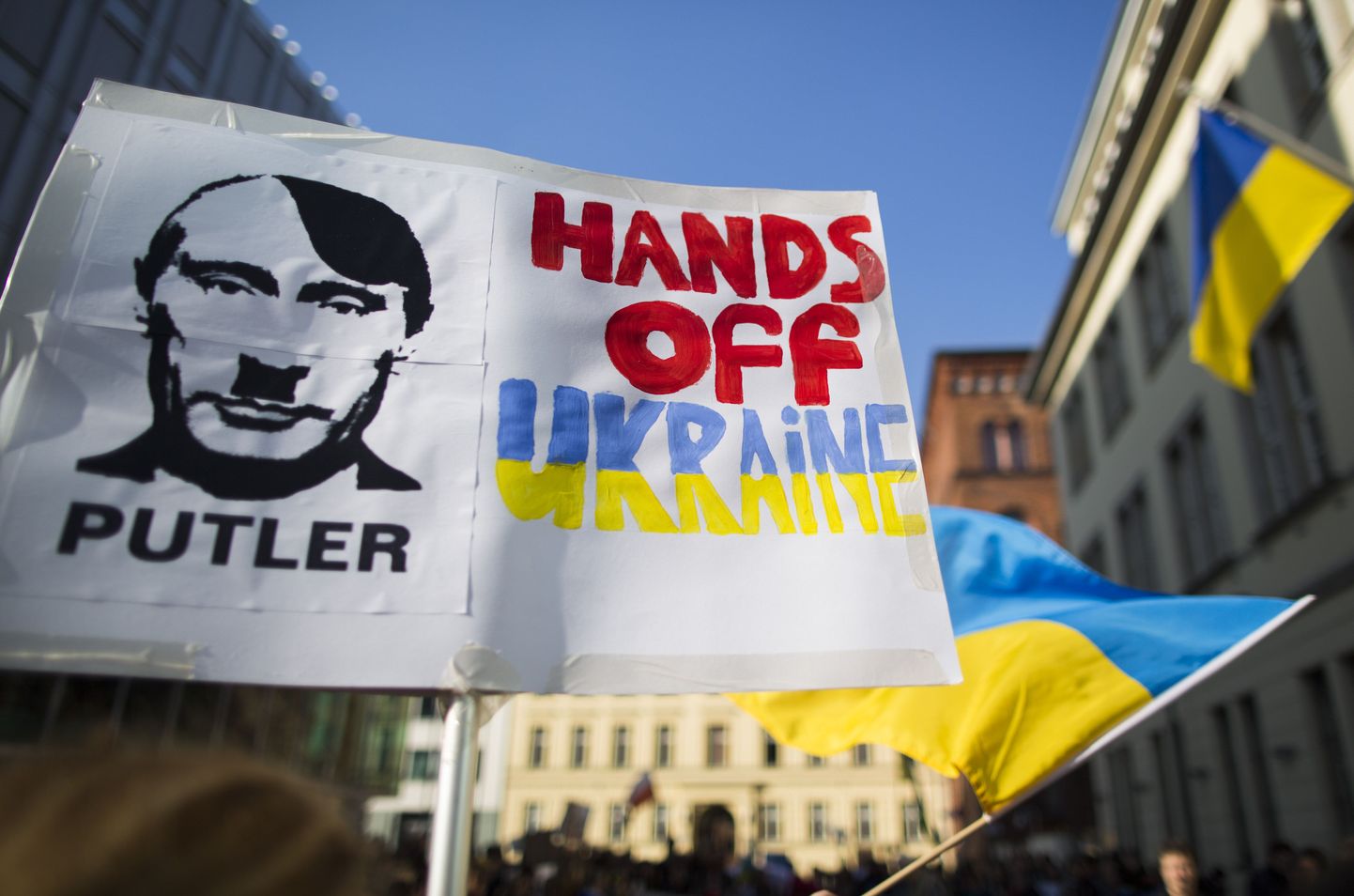 Seda, et Venemaa peab Ukrainast käed eemale võtma, nõuti täna Berliinis.