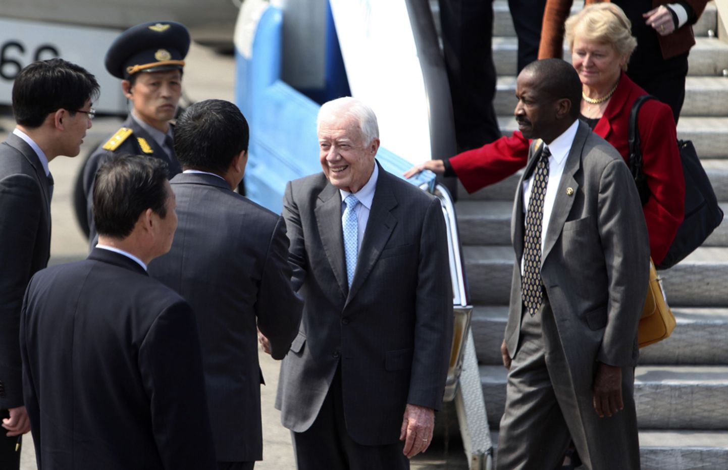 Джимми Картер и его бывшие коллеги прибыли в Пхеньян для неофициальных встреч.