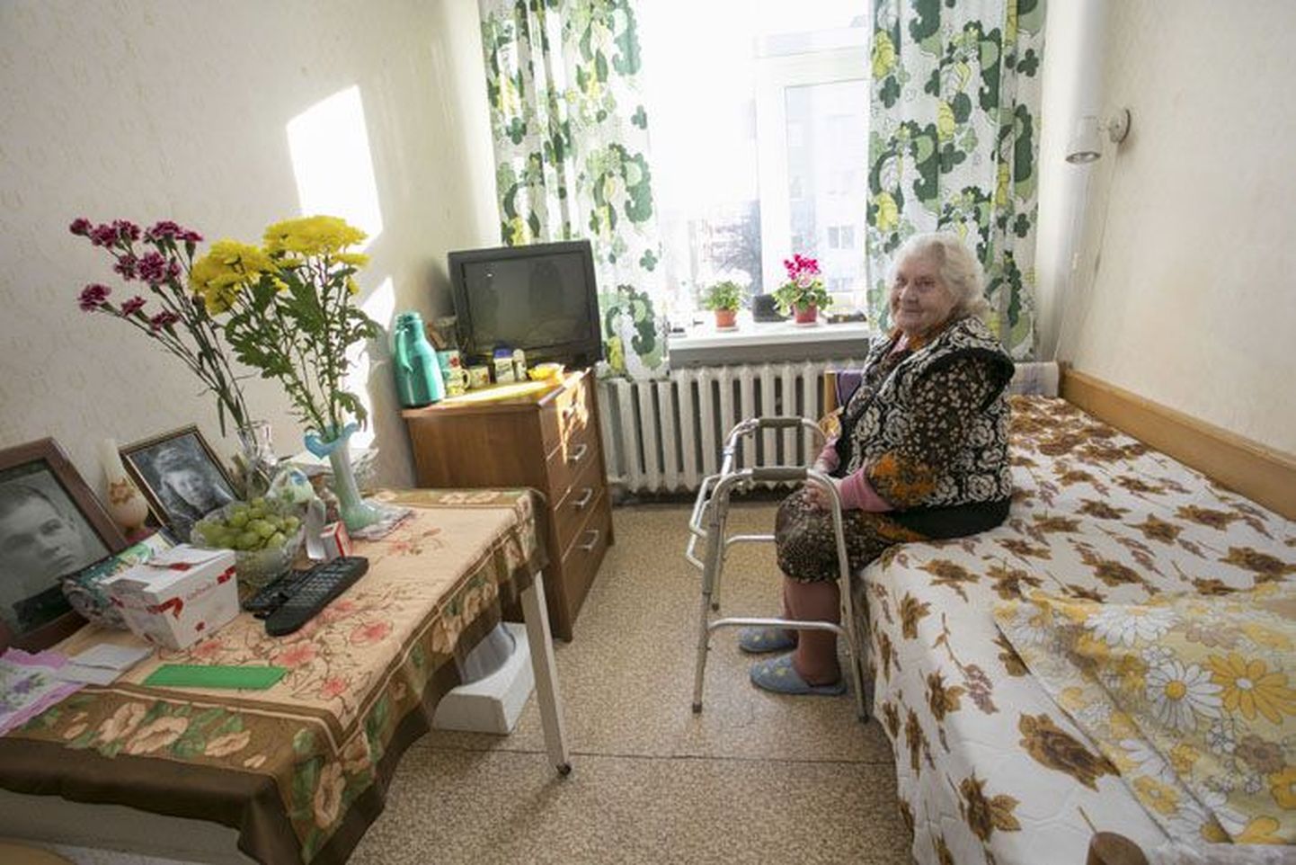 Tapa hooldekodu elanik Ilse kiitis personali, samuti hooldekodu kodust ja sooja õhkkonda.