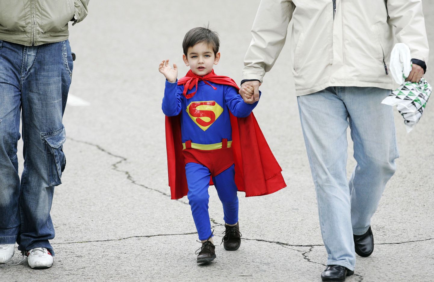 Supermani kostüümis laps