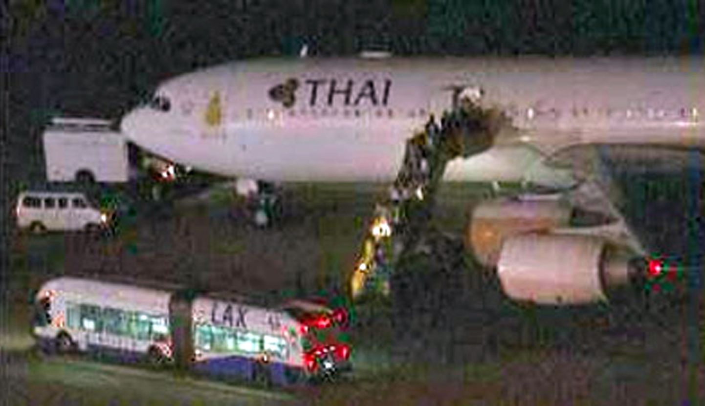 Thai Airwaysi lennuk Airbus A-300 Los Angelese lennuväljal.