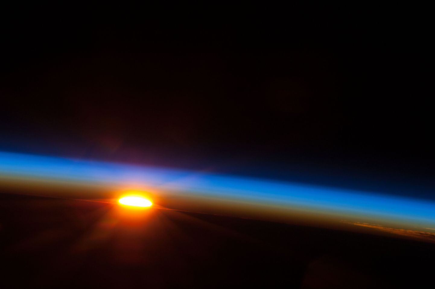 Päikesetõus ISSilt vaadatuna