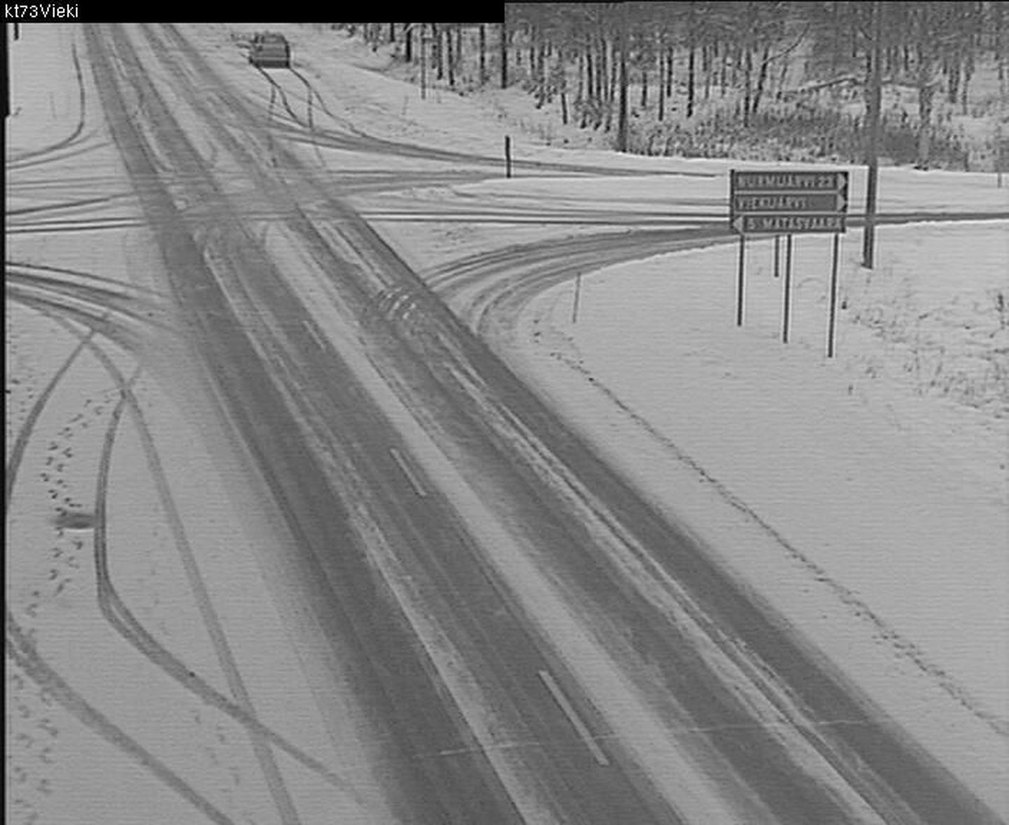 Põhja-Karjala lumine loodus. Pilt on tehtud täna maanteekaamerast kell 11.03 Juukal.