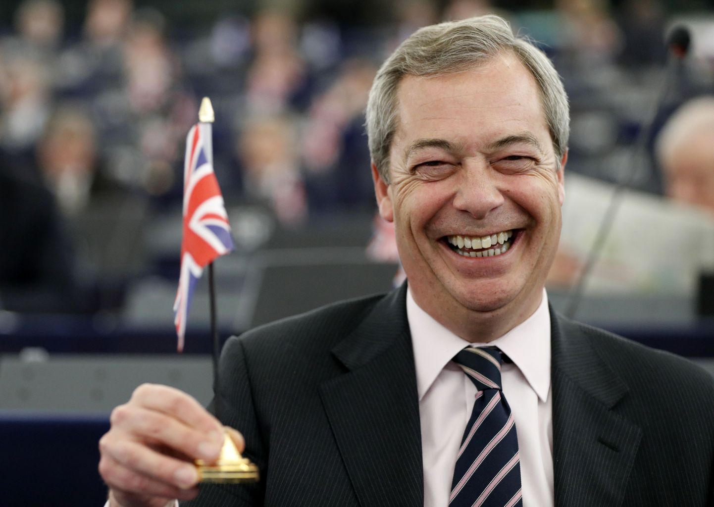 Naeratav Briti poliitik Nigel farage