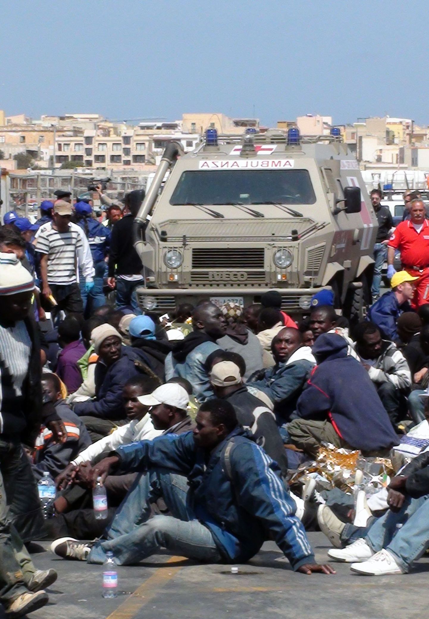Aprillis Liibüast Itaaliasse Lampedusa saarele saabunud põgenikud.