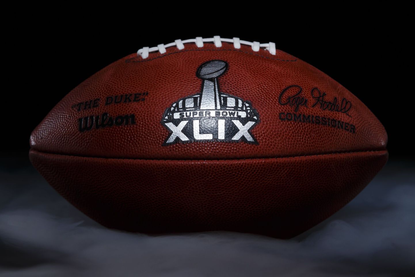 XLIX Super Bowl'i ametlik mängupall.