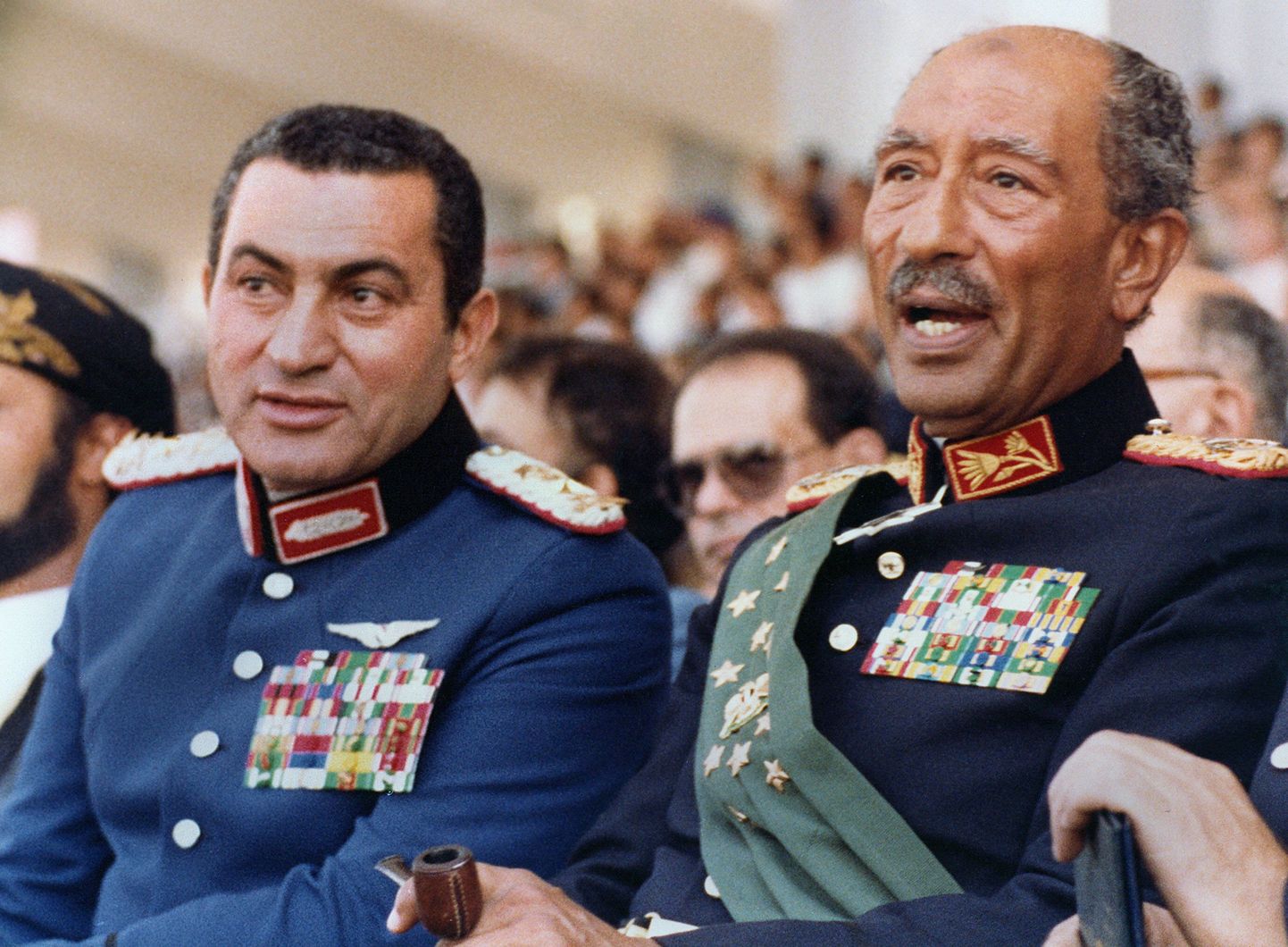 President Anwar Sadat (paremal) koos asepresidendi Hosni Mubarakiga 6. oktoobril 1981.