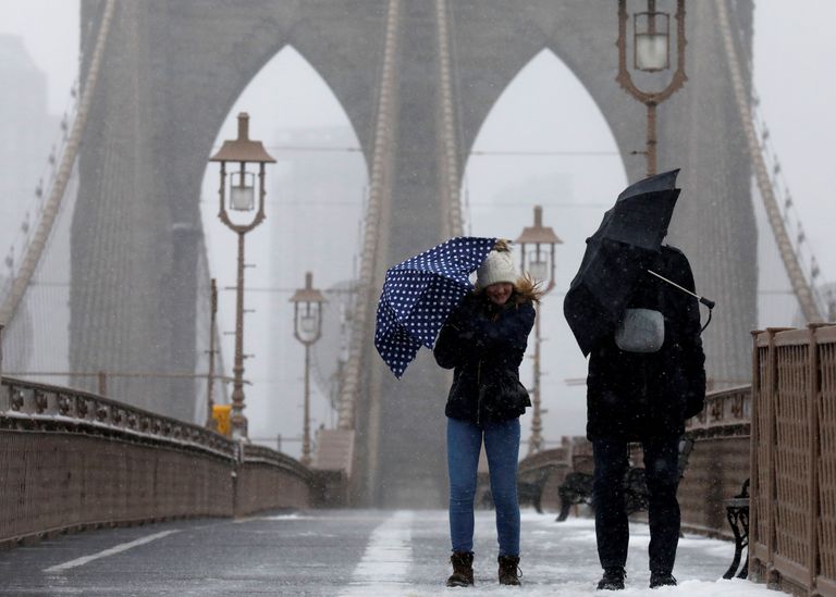 Inimesed Brooklyni sillal New Yorgis. Foto: REUTERS/Brendan McDermid