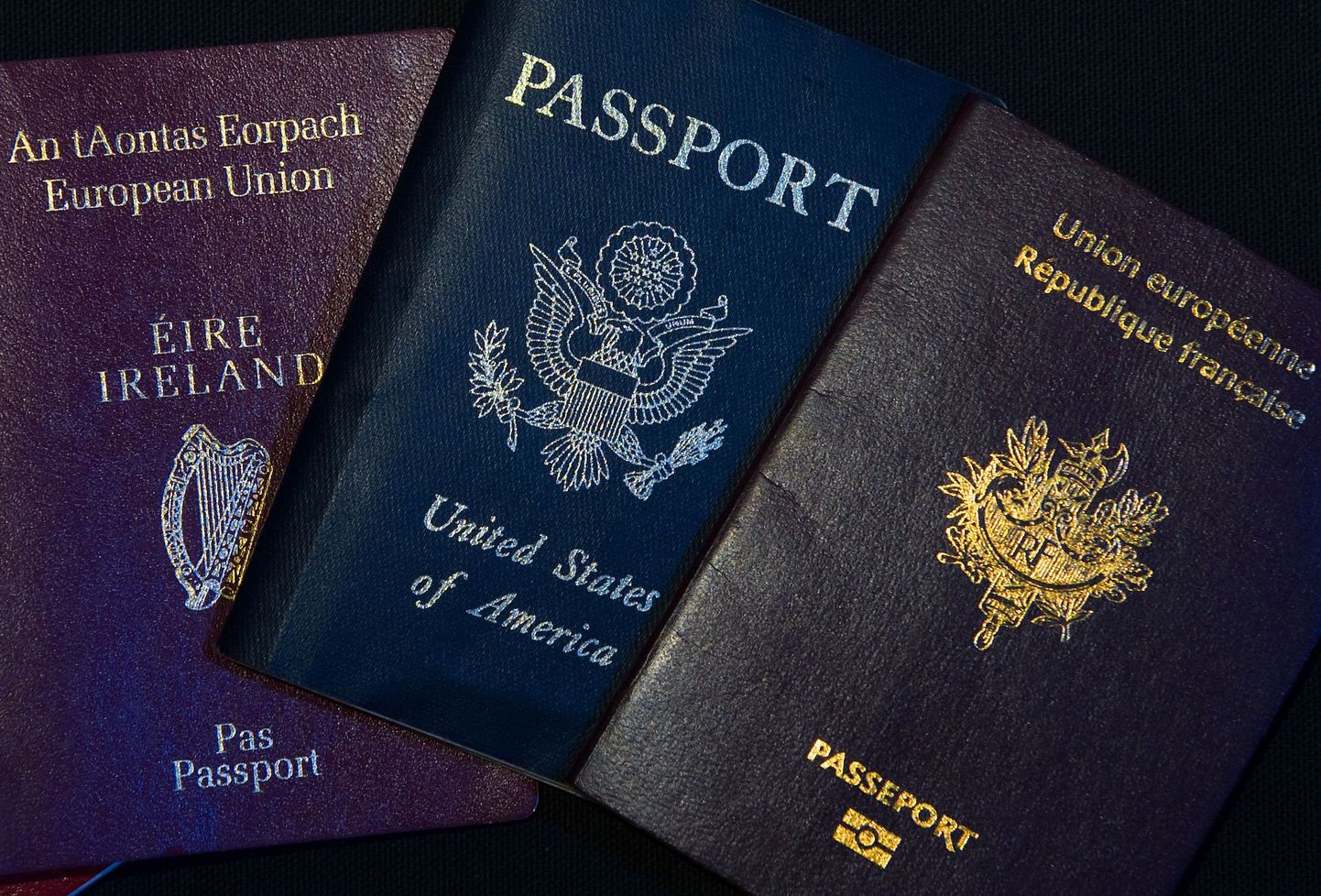 Iiri, USA ja Prantsusmaa passid.