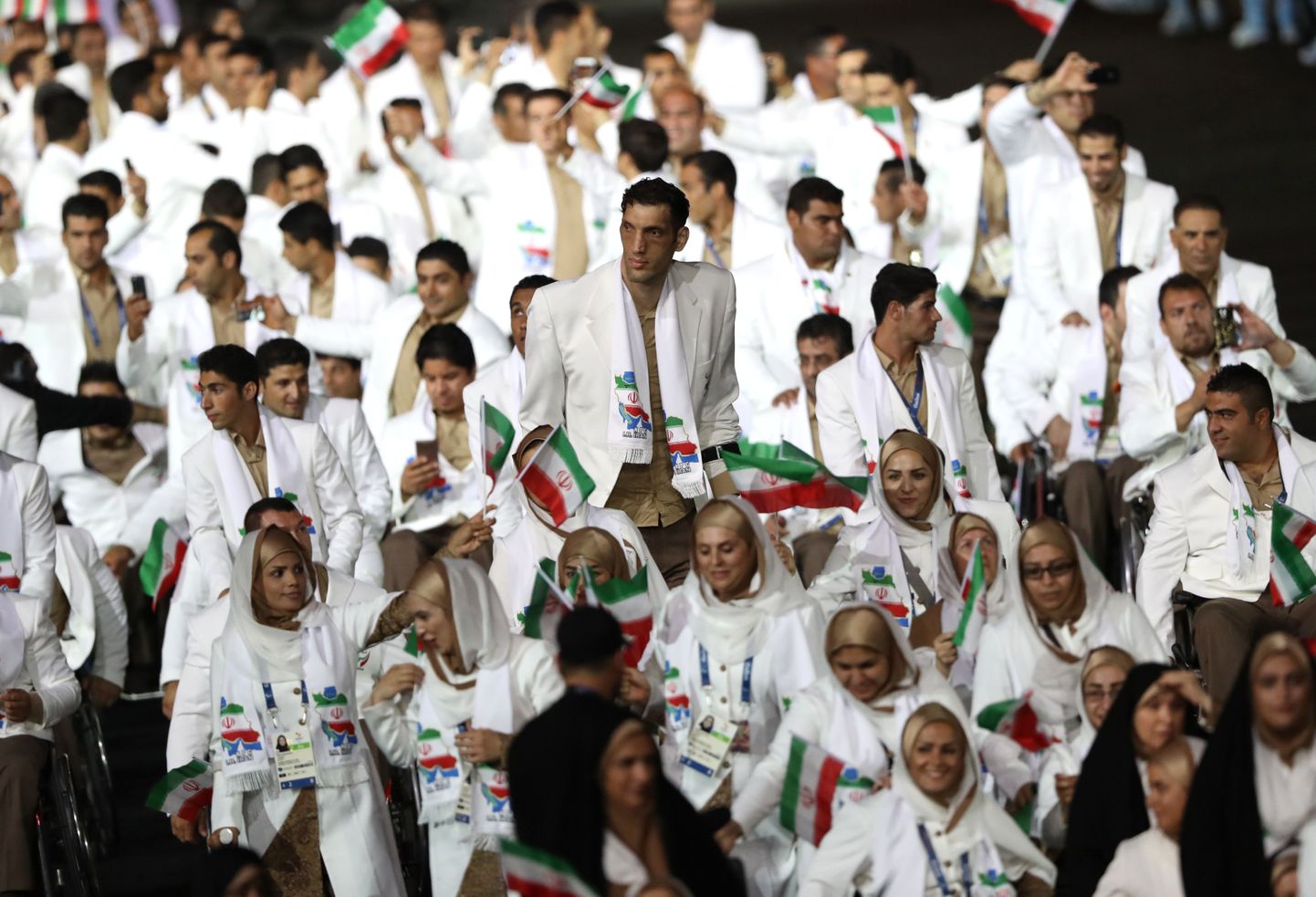 Iraani paraolümpiakoondis, Morteza Mehrzadselakjan pildil keskel.