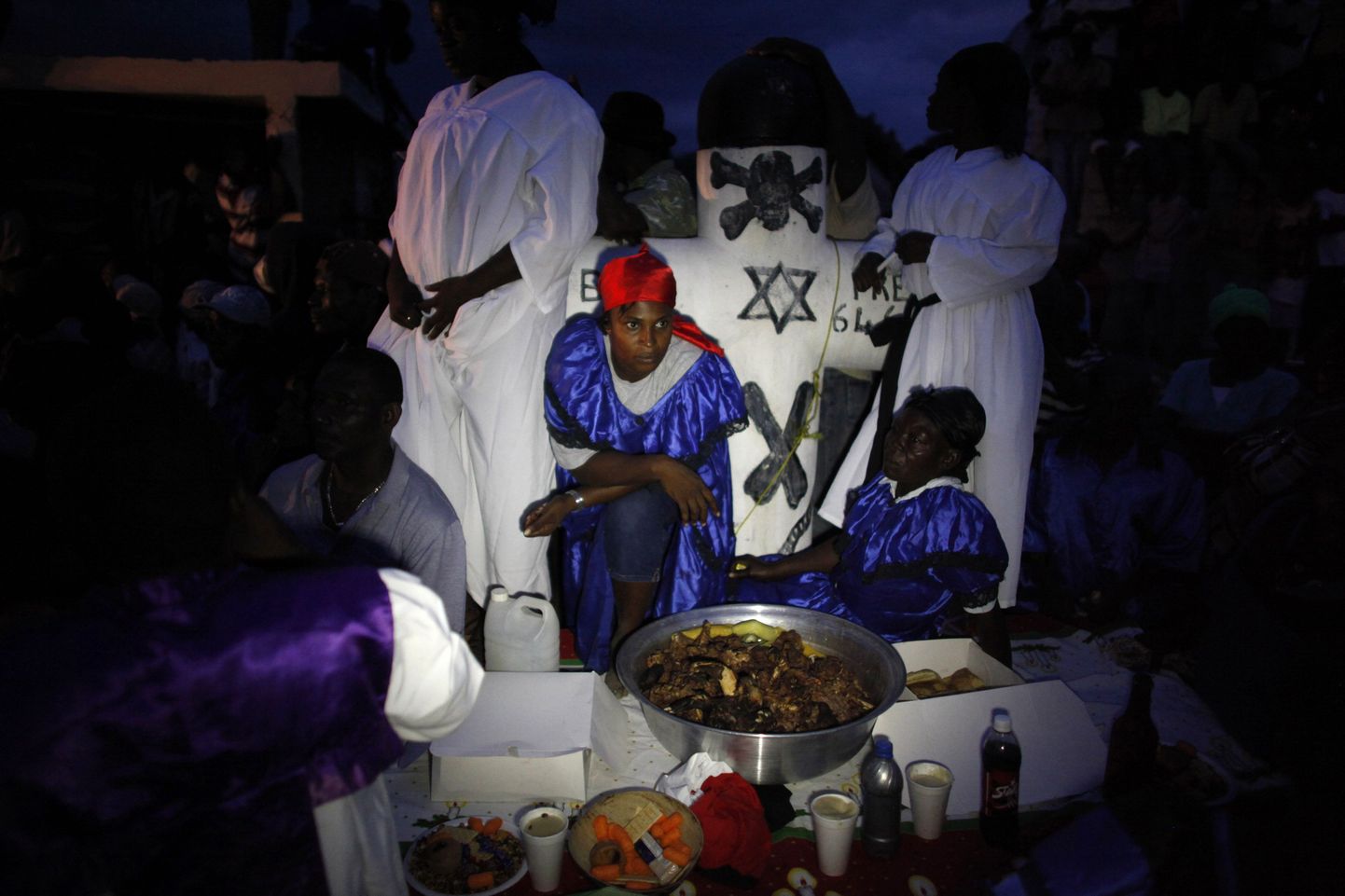 Haiti voodoo-tseremoonia Croix Des Bouquets surnuaias.