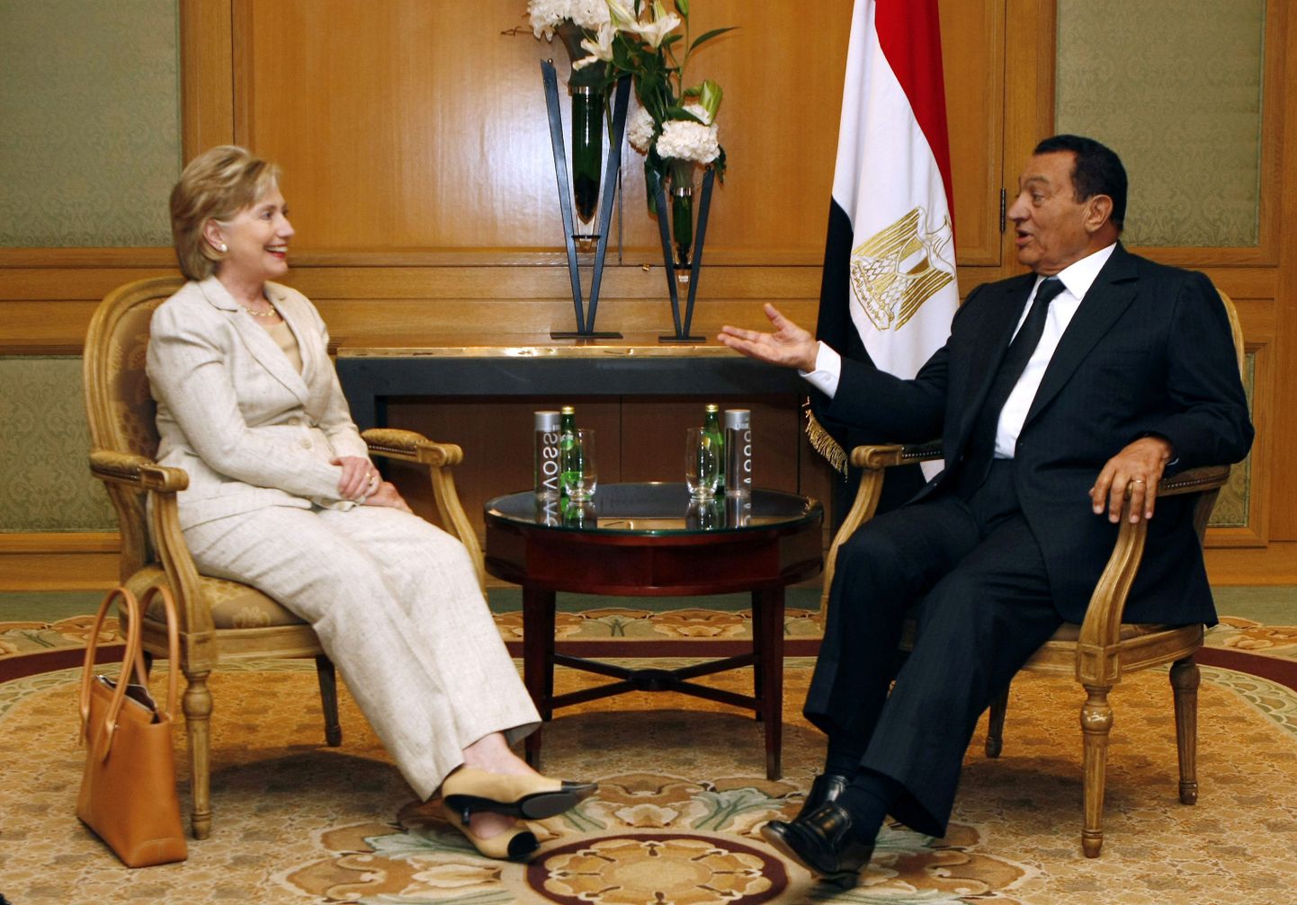 Fotojäädvustus 2009. aasta augustist: USA välisminister Hillary Clinton (vasakul) kohtumas Egiptuse presidendi Hosni Mubarakiga.