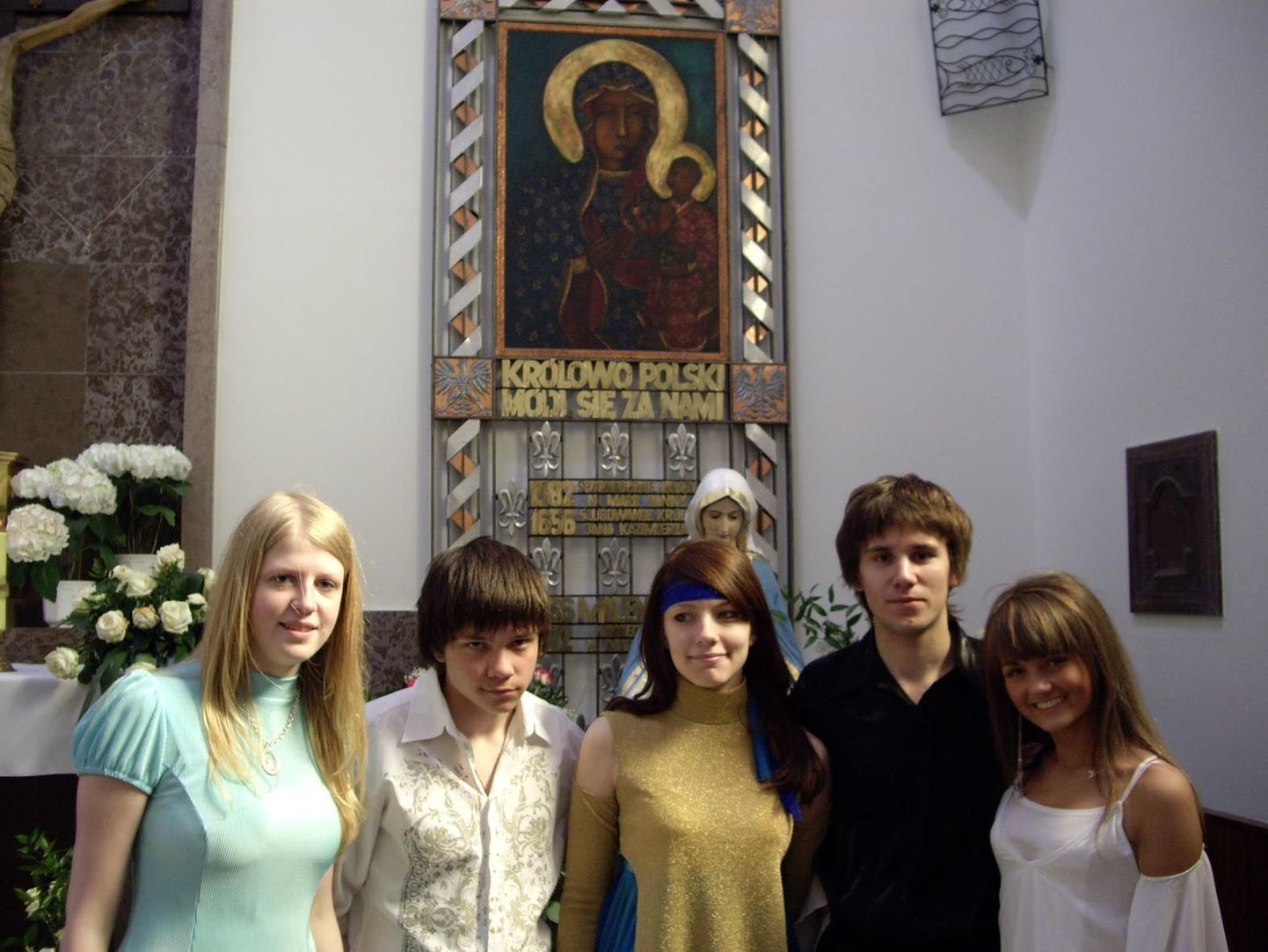 Stuudio Joy lauljad Kristīne Plumite (vasakult), Maksim Kalinin, Baiba Noorlind, Vadim Aleksin ja Mariliis Maisla