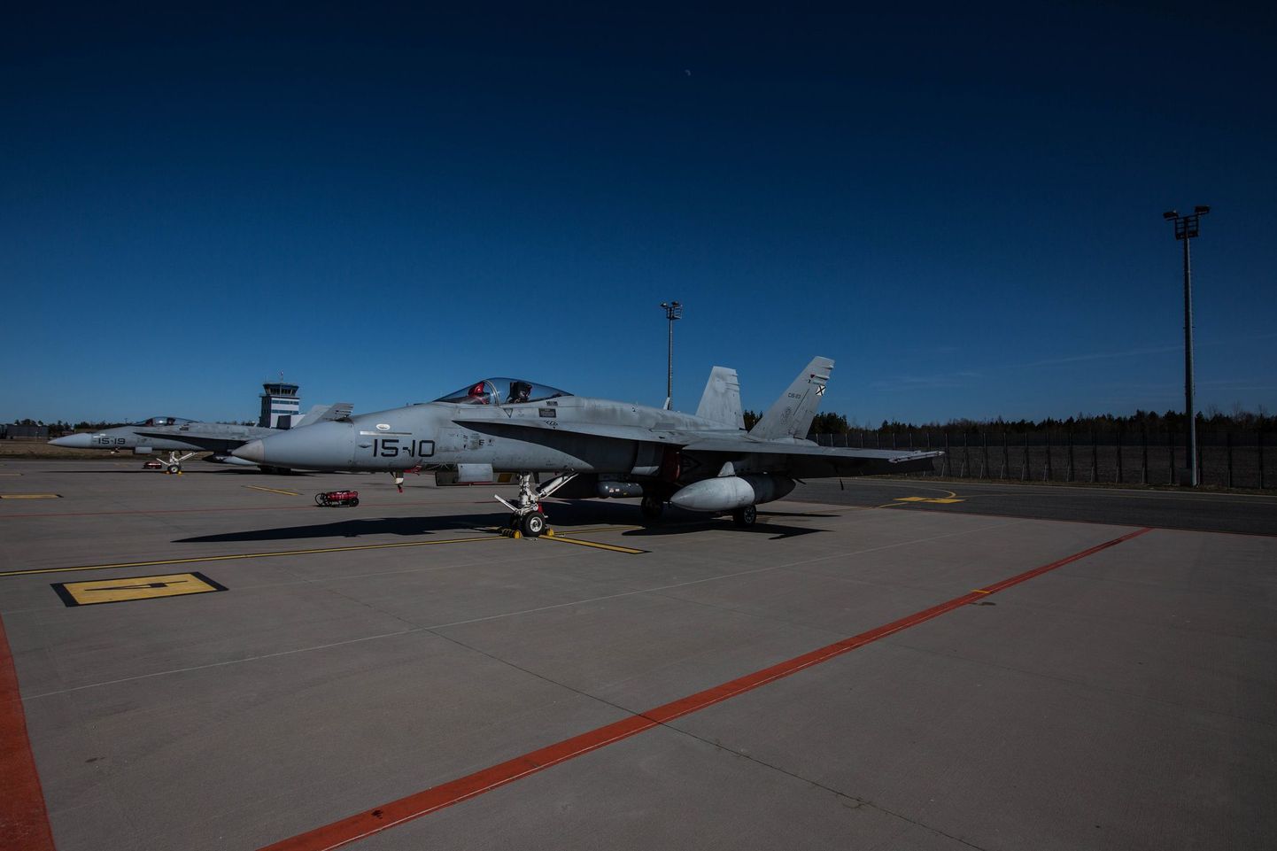 Hispaania õhuväe hävitajad F-18 Hornet Ämari lennubaasis.